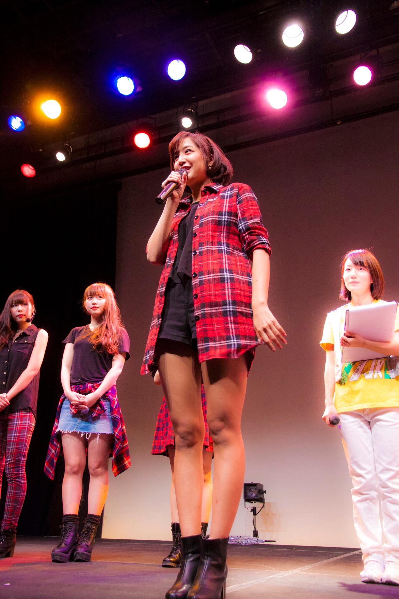 卒業発表する松村くるみ。（写真提供：ジョブ・ネット）