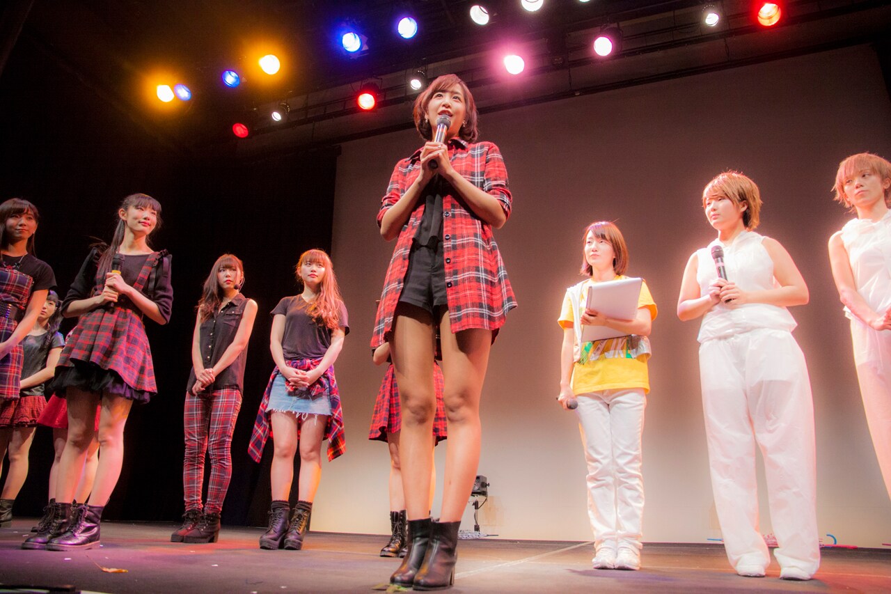 卒業発表する松村くるみ。（写真提供：ジョブ・ネット）