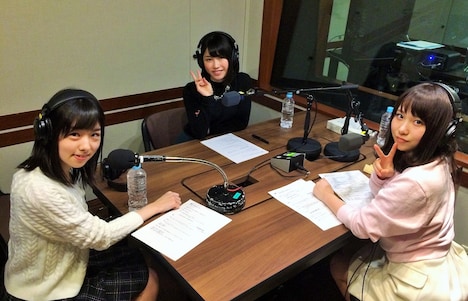 左から岩立沙穂、横山由依、高橋朱里。 (c)AKS
