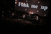 スガシカオ「SUGA SHIKAO LIVE TOUR 2015 『THE LAST』」12月25日の東京・Zepp DiverCity TOKYO公演の様子。（撮影：中河原理英）