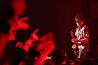 スガシカオ「SUGA SHIKAO LIVE TOUR 2015 『THE LAST』」12月26日の東京・Zepp DiverCity TOKYO公演の様子。（撮影：中河原理英）