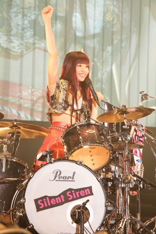 ひなんちゅ（Dr）（Photo by Yuka Komai）