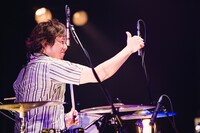 吉田佳史（Dr）（撮影：⼭本倫⼦）