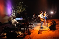 さくらしめじのライブの様子。（写真提供：SDR）