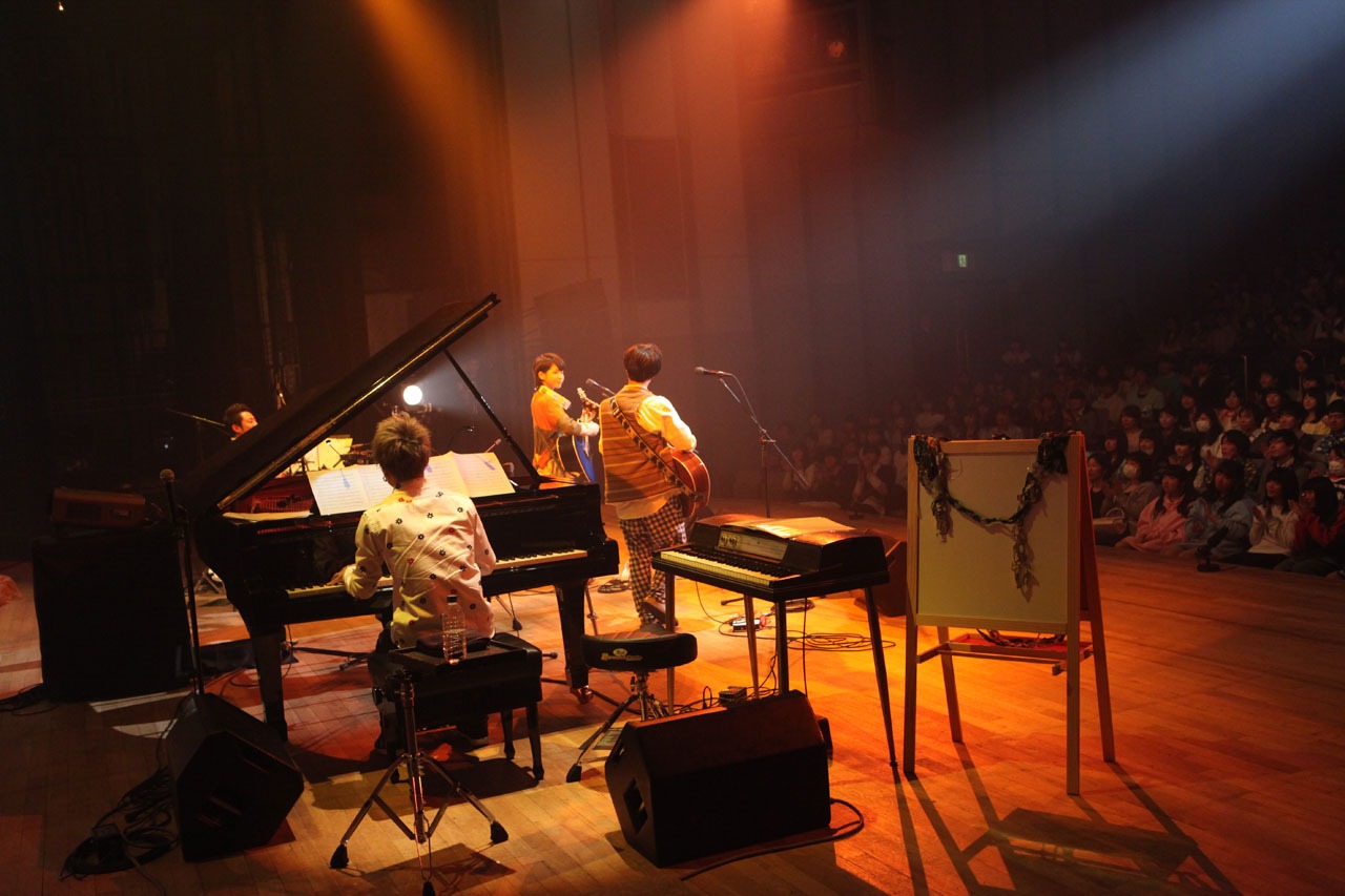 さくらしめじのライブの様子。（写真提供：SDR）