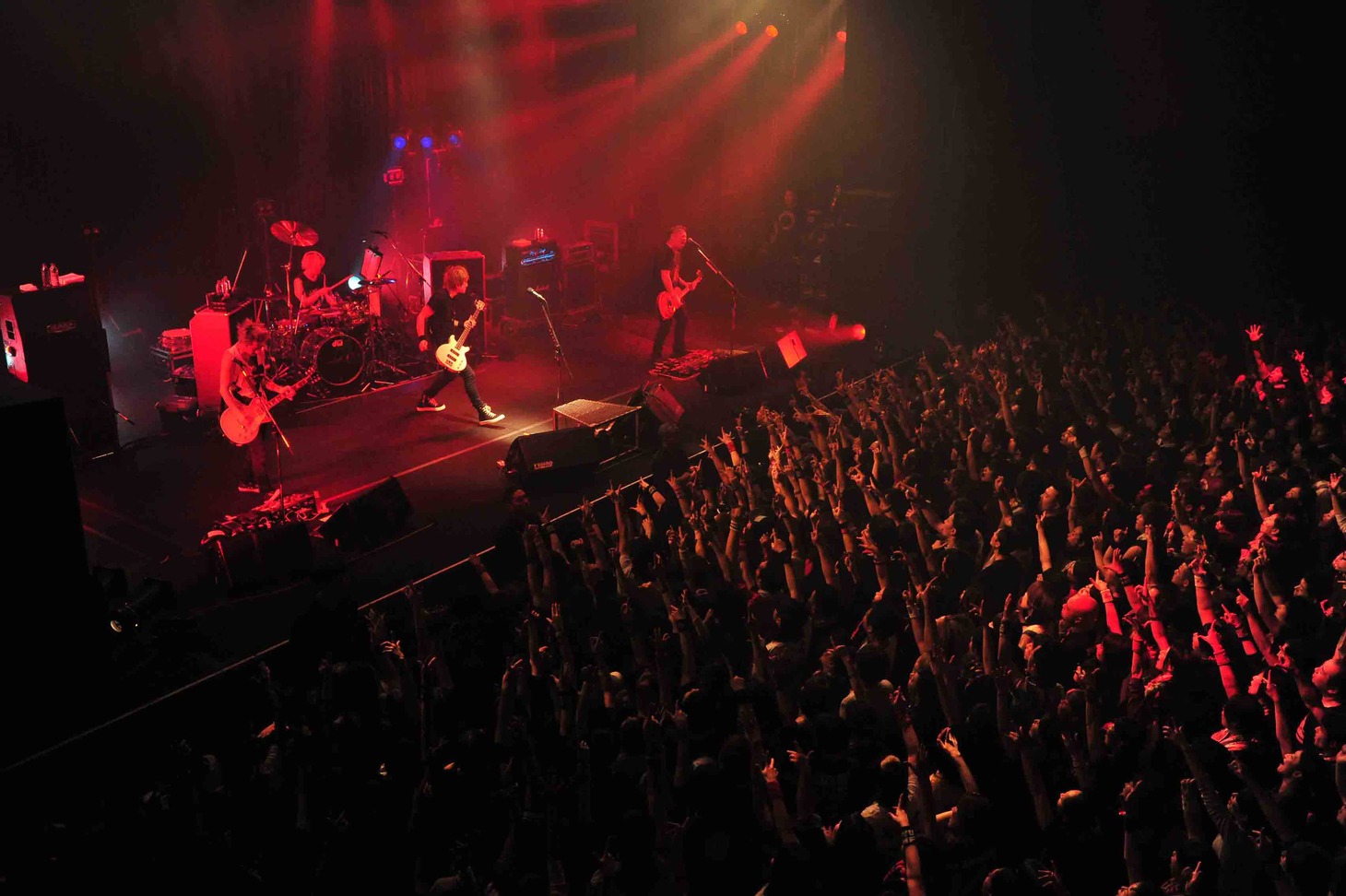 「J LIVE TOUR 2015～2016 -light up the eternal flames-」東京・TSUTAYA O-EAST公演の様子。（Photo by MASA）