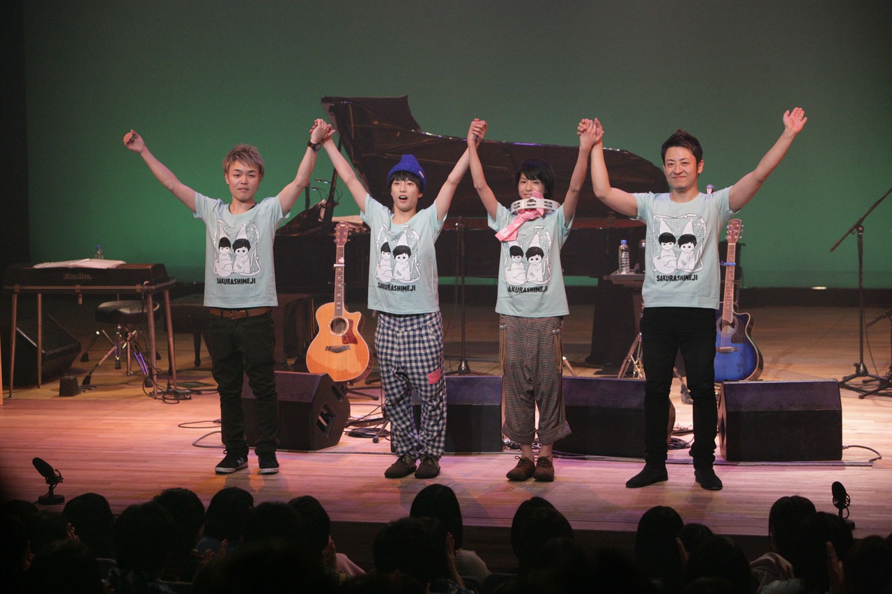 さくらしめじのライブの様子。（写真提供：SDR）