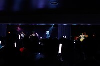 「ミス・モノクローム クリスマスライブ ～Black or White Xmas～」の様子。（写真提供：STARCHILD）