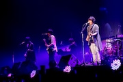 「flumpool COUNTDOWN LIVE 2015→2016『ヒツジの皮を被ったサルたちの歌合戦』」12月30日公演の様子。(撮影:上飯坂一)