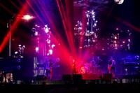 「flumpool COUNTDOWN LIVE 2015→2016『ヒツジの皮を被ったサルたちの歌合戦』」12月30日公演の様子。（撮影：上飯坂一）