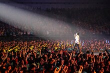 「flumpool COUNTDOWN LIVE 2015→2016『ヒツジの皮を被ったサルたちの歌合戦』」12月30日公演の様子。（撮影：上飯坂一）