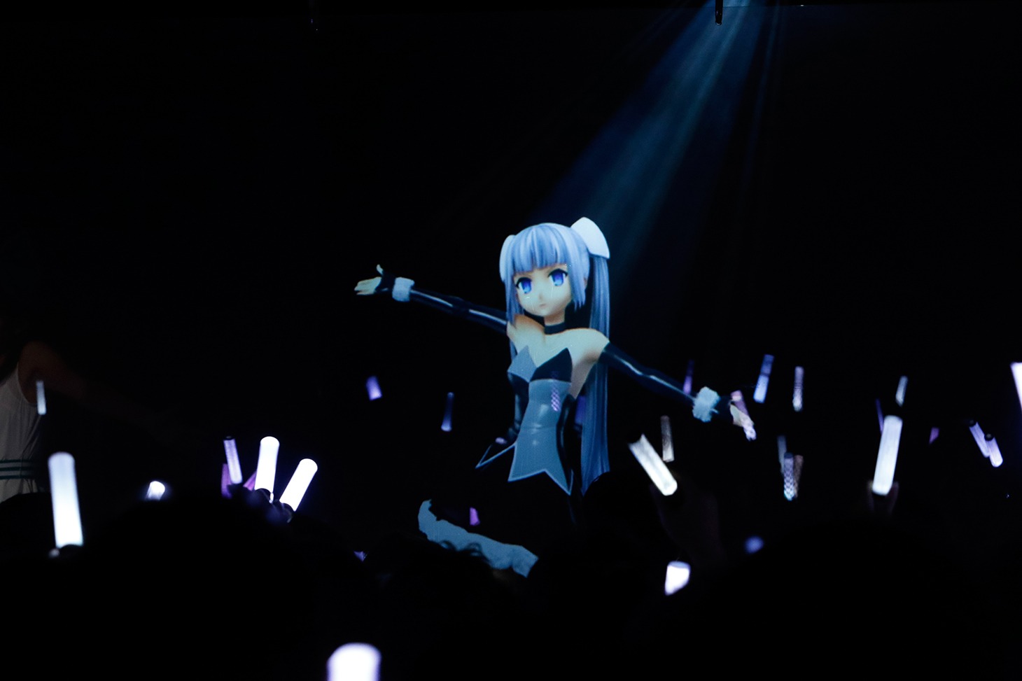 「ミス・モノクローム クリスマスライブ ～Black or White Xmas～」の様子。（写真提供：STARCHILD）