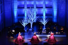 Kalafina「Christmas Premium LIVE 2015 "Kalafina with Strings"」の様子。（写真提供：スペースクラフト）
