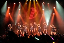 「東京パフォーマンスドール@CBGK!! ～ダンスサミット ネイキッド 2015冬-2016新春～ 第4クール」ファイナル公演の様子。（写真提供：EPICレコードジャパン）