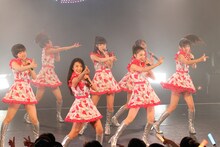 「東京パフォーマンスドール@CBGK!! ～ダンスサミット ネイキッド 2015冬-2016新春～ 第4クール」ファイナル公演の様子。（写真提供：EPICレコードジャパン）