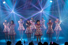 「東京パフォーマンスドール@CBGK!! ～ダンスサミット ネイキッド 2015冬-2016新春～ 第4クール」ファイナル公演の様子。（写真提供：EPICレコードジャパン）