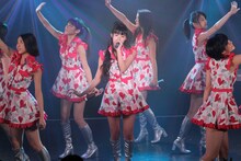 「東京パフォーマンスドール@CBGK!! ～ダンスサミット ネイキッド 2015冬-2016新春～ 第4クール」ファイナル公演の様子。（写真提供：EPICレコードジャパン）