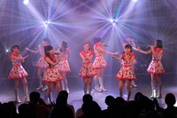 「東京パフォーマンスドール@CBGK!! ～ダンスサミット ネイキッド 2015冬-2016新春～ 第4クール」ファイナル公演の様子。（写真提供：EPICレコードジャパン）