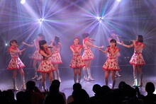 「東京パフォーマンスドール@CBGK!! ～ダンスサミット ネイキッド 2015冬-2016新春～ 第4クール」ファイナル公演の様子。（写真提供：EPICレコードジャパン）