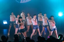 「東京パフォーマンスドール@CBGK!! ～ダンスサミット ネイキッド 2015冬-2016新春～ 第4クール」ファイナル公演の様子。（写真提供：EPICレコードジャパン）