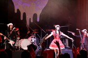 アーバンギャルド「昭和九十年十二月」の様子。（写真提供：TKブロス）