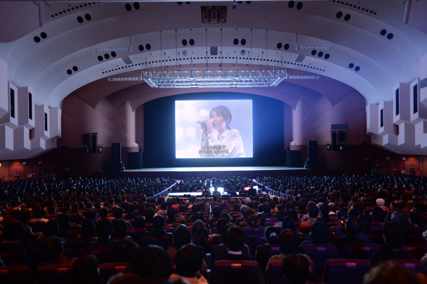 「ZARD 25th Anniversary Eve ～Screen Harmony & Gallery～」の様子。