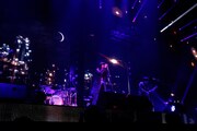 「flumpool COUNTDOWN LIVE 2015→2016『ヒツジの皮を被ったサルたちの歌合戦』」2日目公演の様子。(撮影:増田慶)
