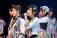 「道頓堀よ、泣かせてくれ！」を歌うNMB48。
