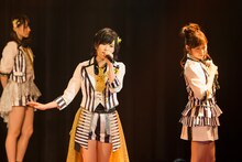 「道頓堀よ、泣かせてくれ！」を歌うNMB48。