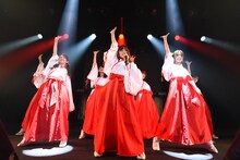 「アップアップガールズ（仮）CD/J 15-16 カウントダウンジャンパー！」第2部の様子。