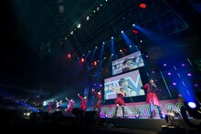 AAA「AAA NEW YEAR PARTY 2016」の模様。