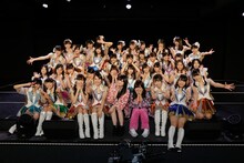 「SKE48 忘れられない大忘年会2015」出演メンバーの記念撮影。 (c)AKS