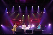 MINMI「MINMI カウントダウン 初夢紅白歌合戦」大阪・インテックス大阪公演の様子。（写真提供：UNIVERSAL J）