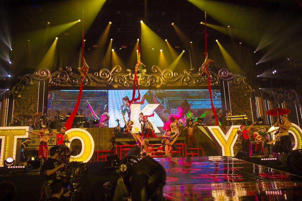 「ayumi hamasaki COUNTDOWN LIVE 2015-2016 A M(A)DE IN TOKYO」12月31日公演の様子。
