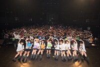 エンディングの記念撮影の様子。