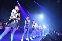 「アップアップガールズ（仮） CD/J 15-16 カウントダウンジャンパー!」の様子。