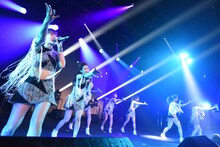 「アップアップガールズ（仮） CD/J 15-16 カウントダウンジャンパー!」の様子。