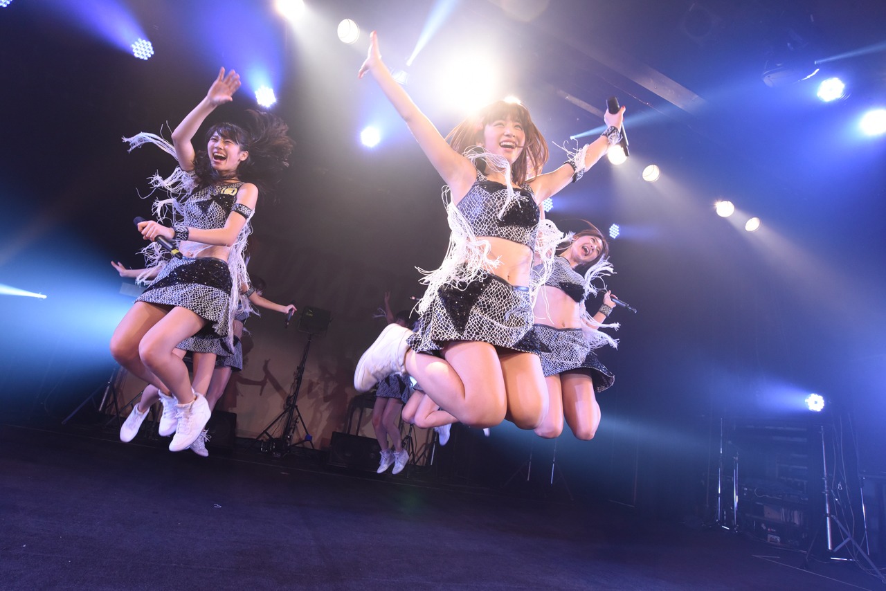 「アップアップガールズ（仮） CD/J 15-16 カウントダウンジャンパー!」の様子。