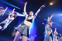 「アップアップガールズ（仮） CD/J 15-16 カウントダウンジャンパー!」の様子。