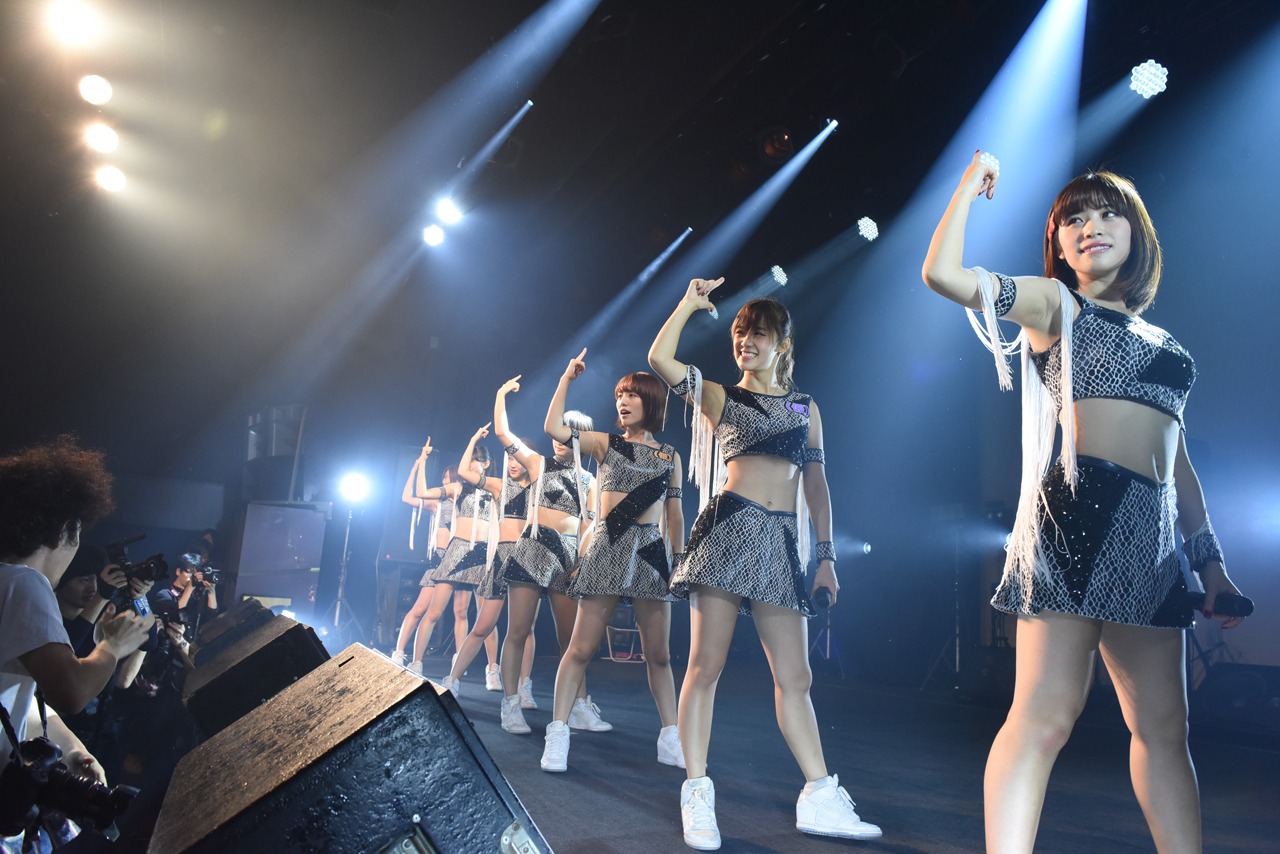 「アップアップガールズ（仮） CD/J 15-16 カウントダウンジャンパー!」の様子。