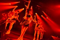 「アップアップガールズ（仮） CD/J 15-16 カウントダウンジャンパー!」の様子。