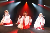 「アップアップガールズ（仮） CD/J 15-16 カウントダウンジャンパー!」の様子。