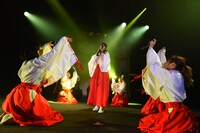 「アップアップガールズ（仮） CD/J 15-16 カウントダウンジャンパー!」の様子。