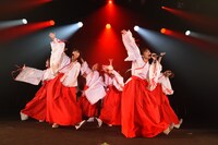 「アップアップガールズ（仮） CD/J 15-16 カウントダウンジャンパー!」の様子。