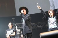 「TOO YOUNG TO DIE! 若くして死ぬ」トークショーの様子。（写真提供：rockin'on japan）