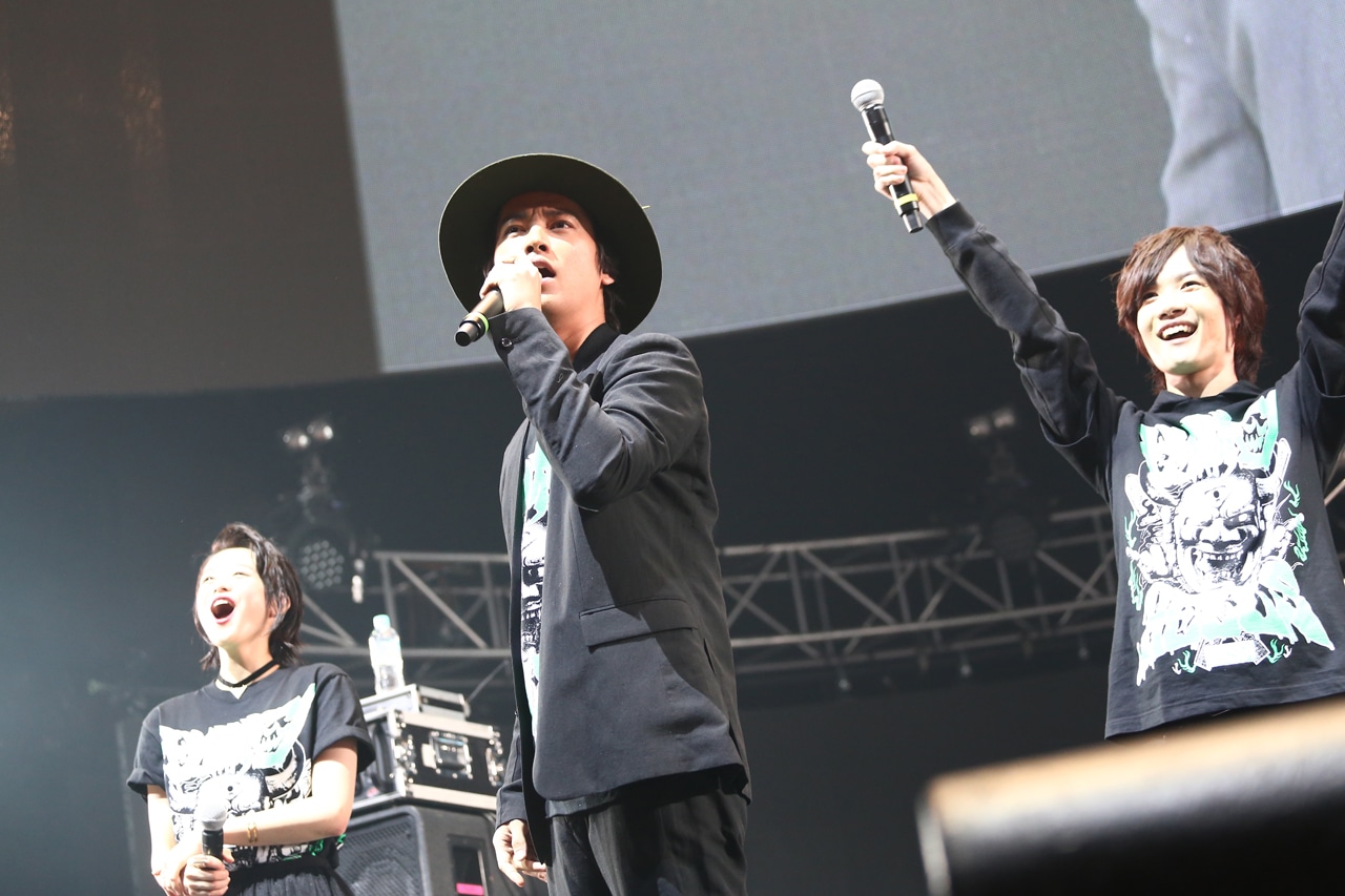 「TOO YOUNG TO DIE! 若くして死ぬ」トークショーの様子。（写真提供：rockin'on japan）