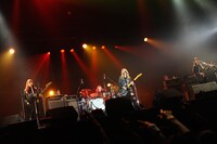 SCANDAL（写真提供：rockin'on japan）