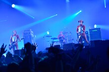 12月31日、EARTH STAGEでカウントダウンを務めた10-FEET。（写真提供：rockin'on japan）
