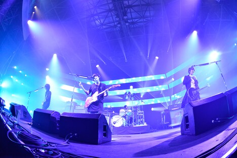 [Alexandros]（写真提供：rockin'on japan）
