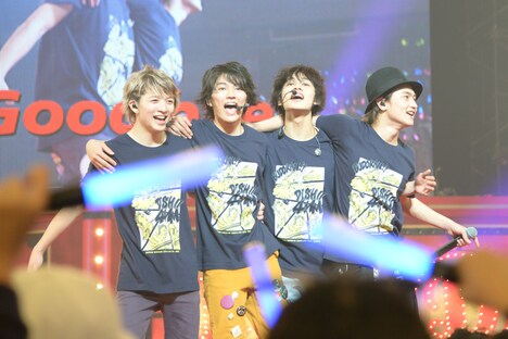 「日本武道館単独公演'16 4MONKEY MAGIC」の様子。